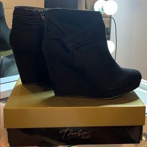 Thalia Sodi boots